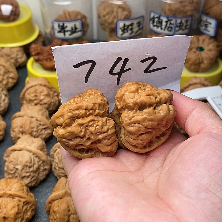 核桃蛤蟆的眼睛也