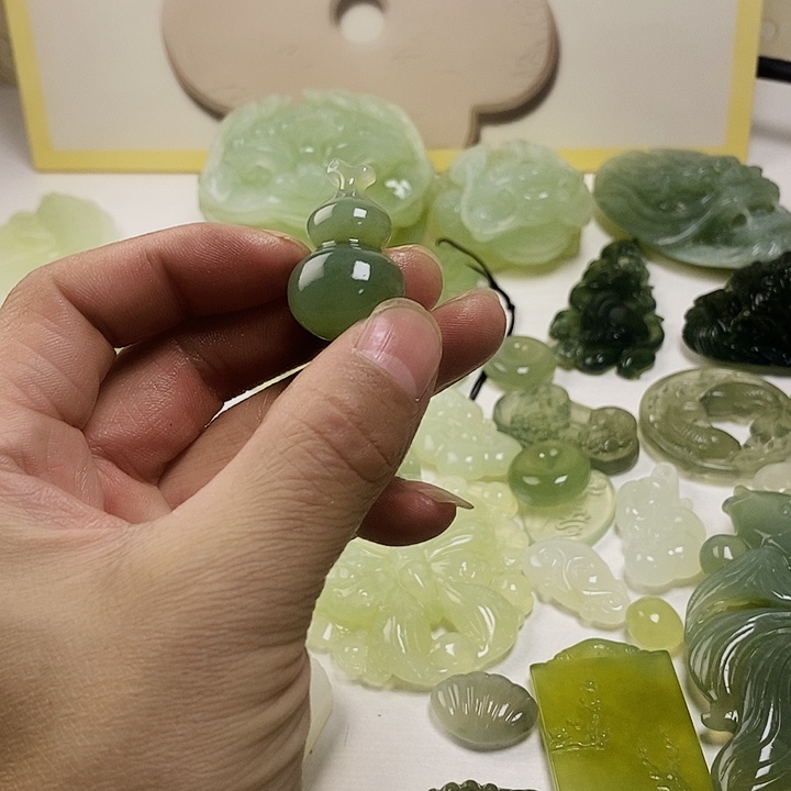 蛇纹石玉合金颈饰