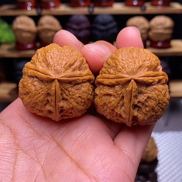 文玩核桃把件铁三棱54