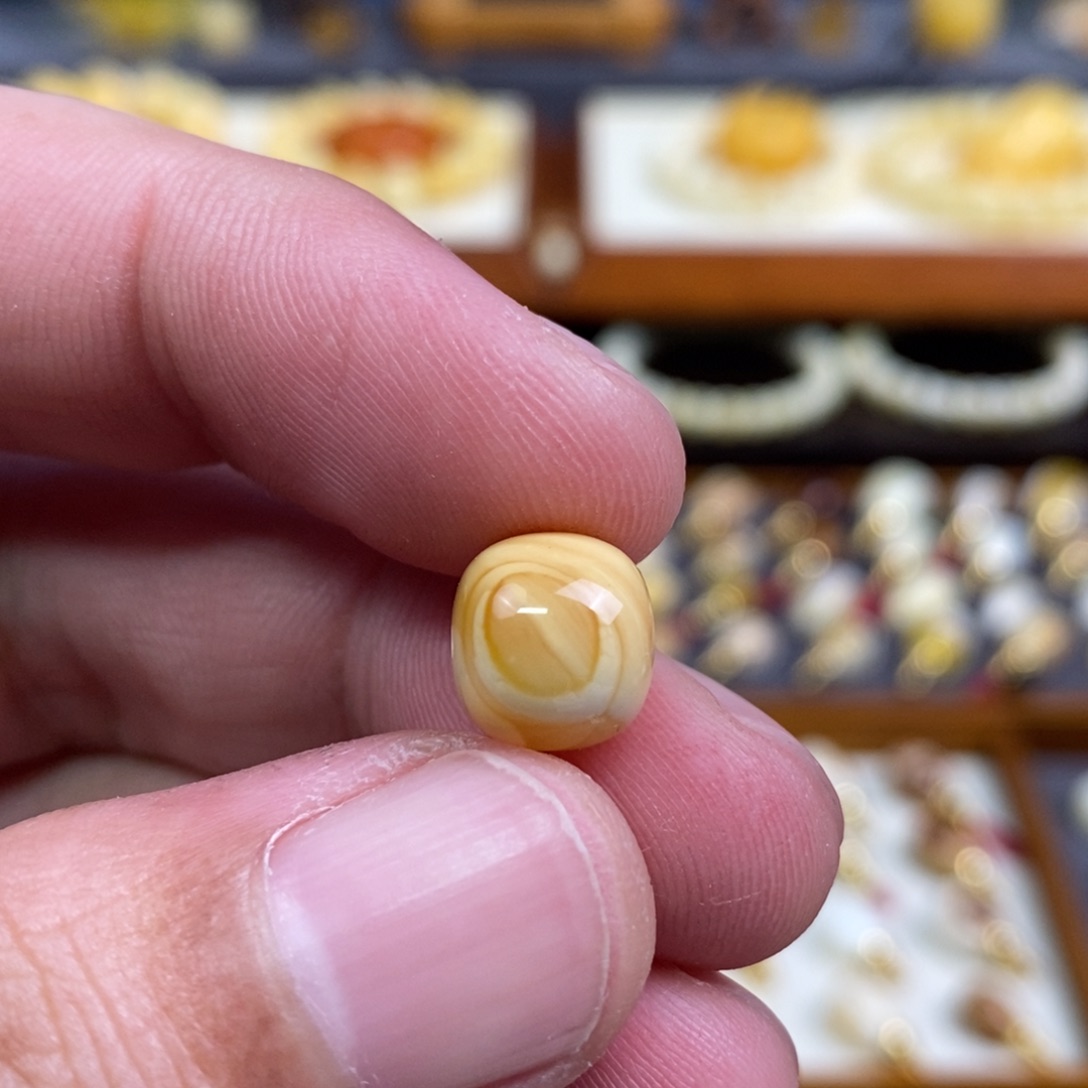 蜜蜡未镶嵌裸石配饰沁色天眼老型尺寸10.3