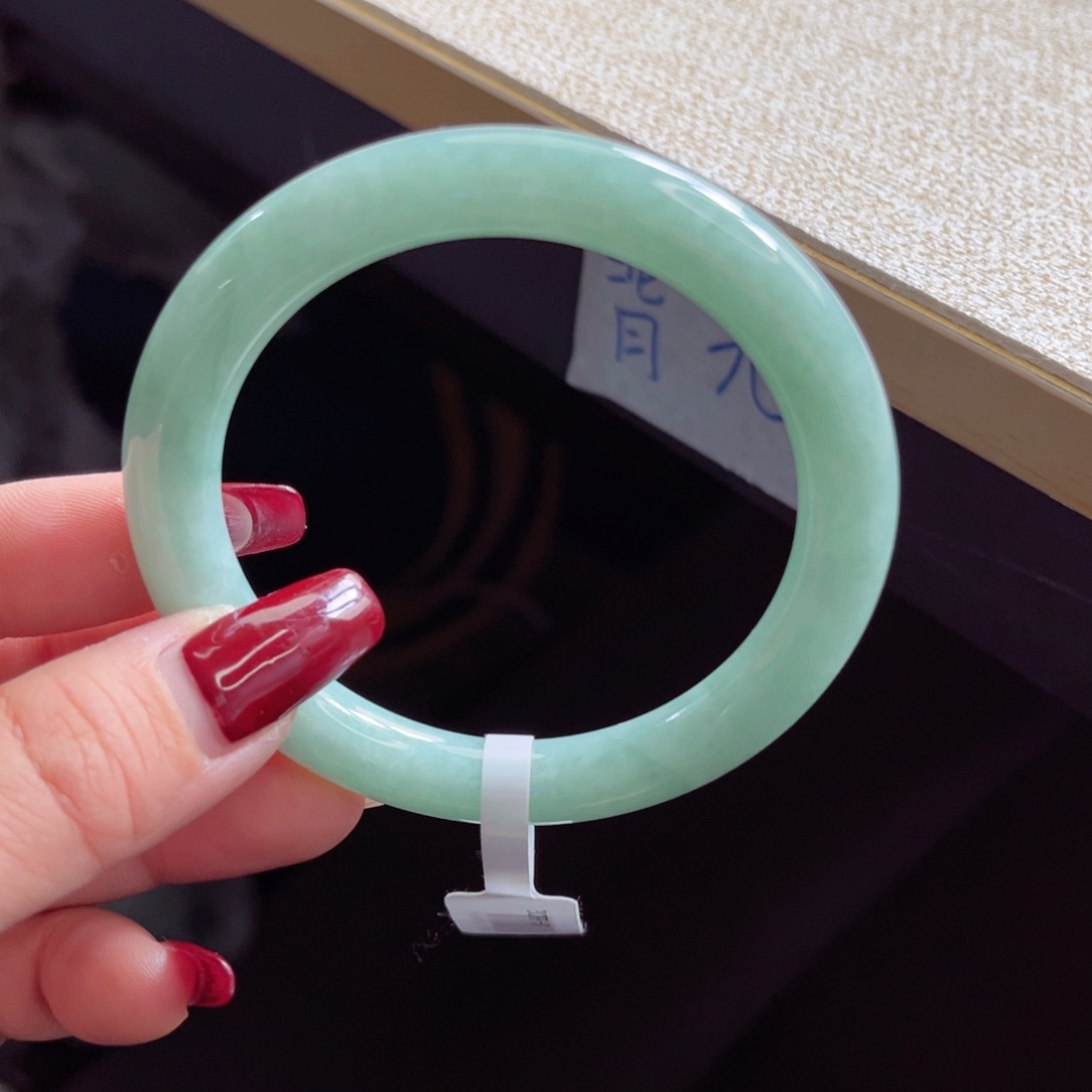 翡翠手镯未镶嵌手镯