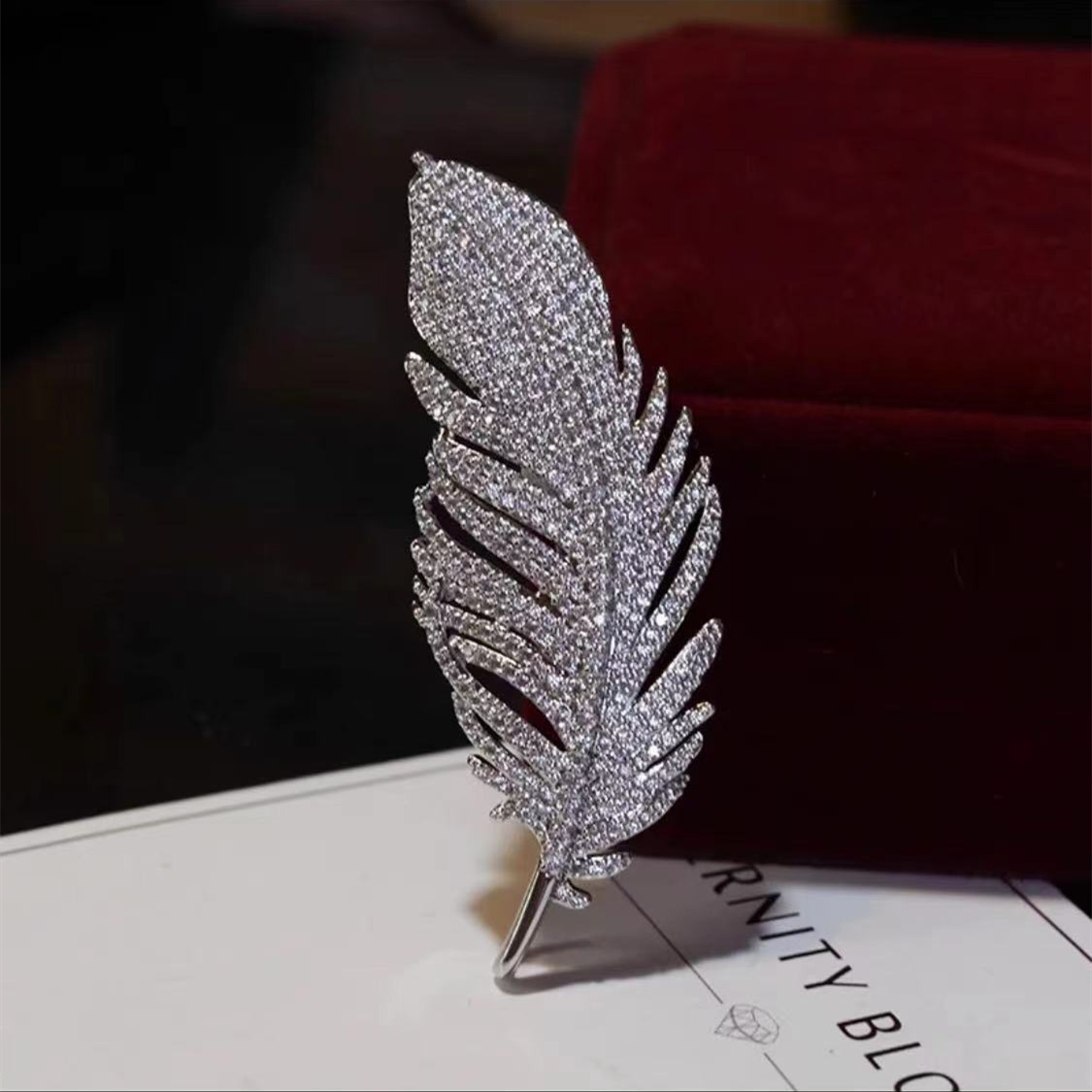 铜合金合成锆石胸针 【闪亮羽毛】胸针超闪精致胸花手工时尚百搭