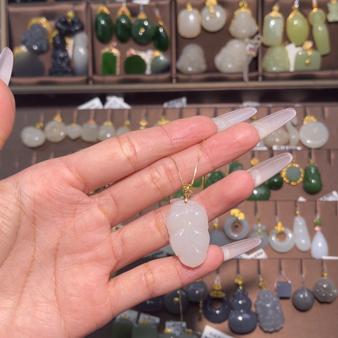 和田玉18K金镶嵌吊坠(赠链)