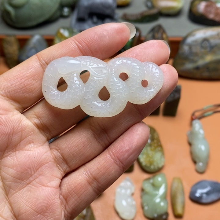 和田玉颈饰未镶嵌