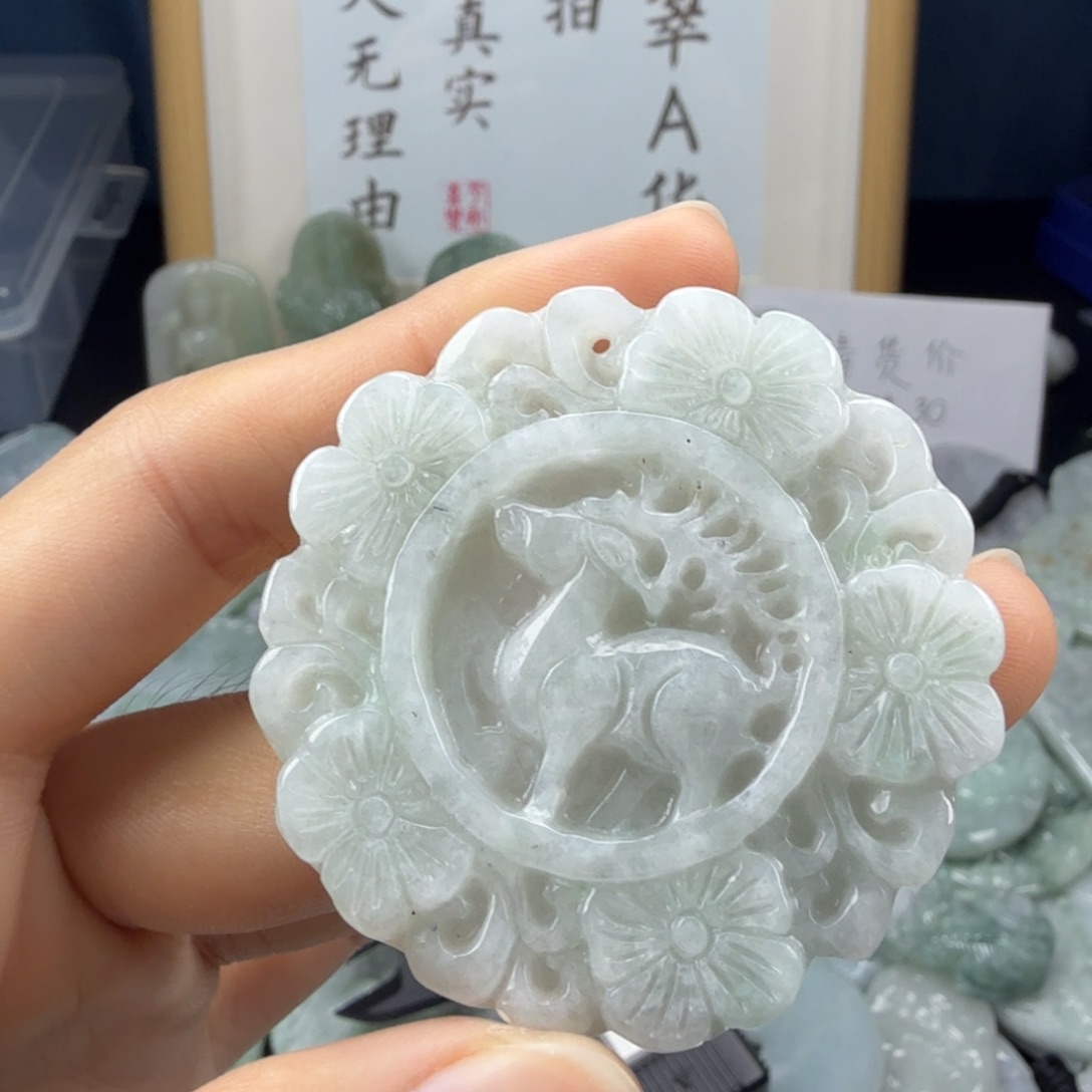 翡翠未镶嵌颈饰翡翠