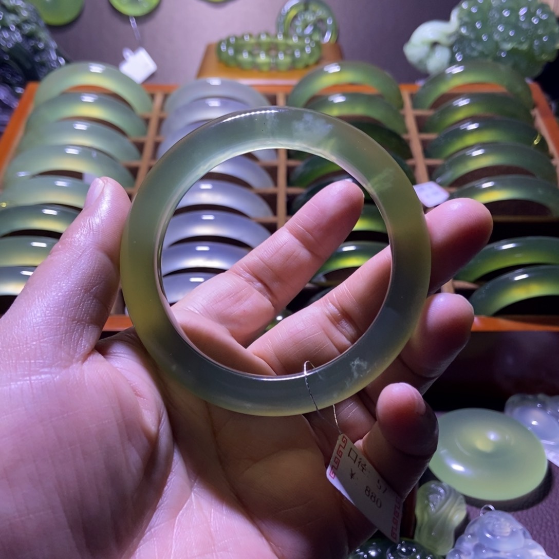 蛇纹石玉未镶嵌手镯