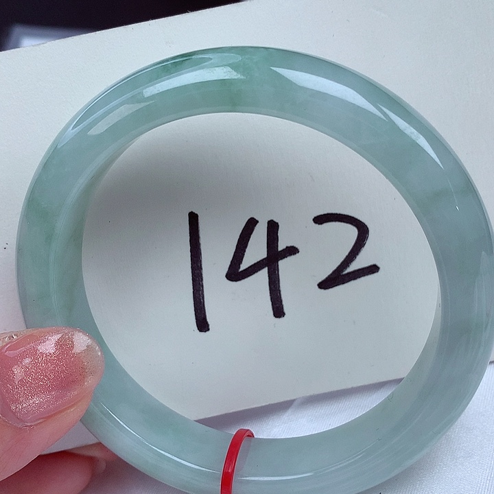 翡翠手镯未镶嵌翡翠