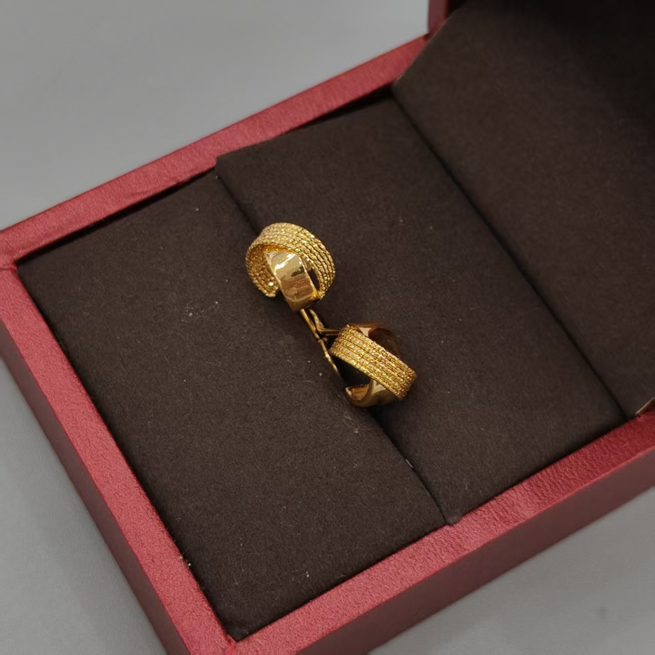 珺铺黄金 足金999【一店】5G亮面拉丝双C半圆弯钩个性经典耳饰