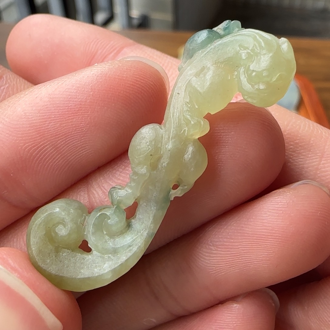 定制翡翠未镶嵌小龙