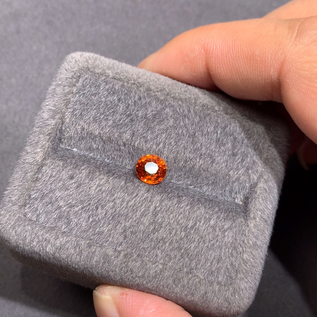 石榴石（芬达石）裸石未镶嵌2.36克拉