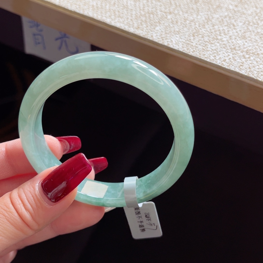 翡翠手镯未镶嵌手镯