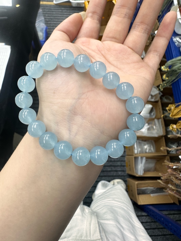 海蓝宝卡10毫米单圈手串（浅色）