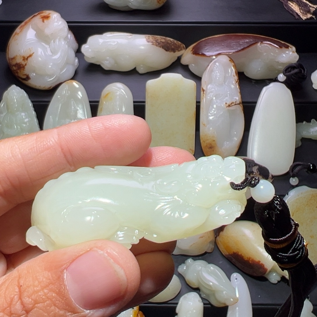 印***哥和田玉未镶嵌颈饰