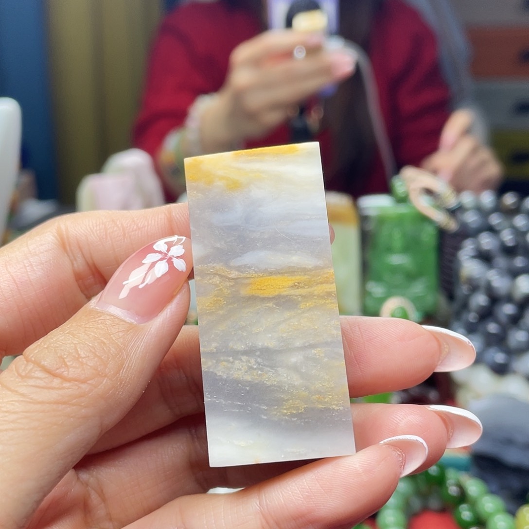 颈饰未镶嵌和田玉（糖玉）