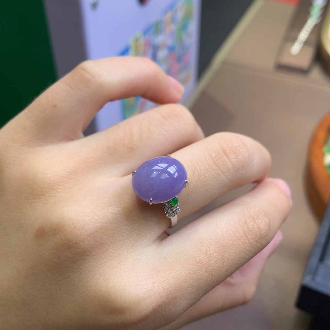 翡翠18K金镶嵌颈饰翡翠