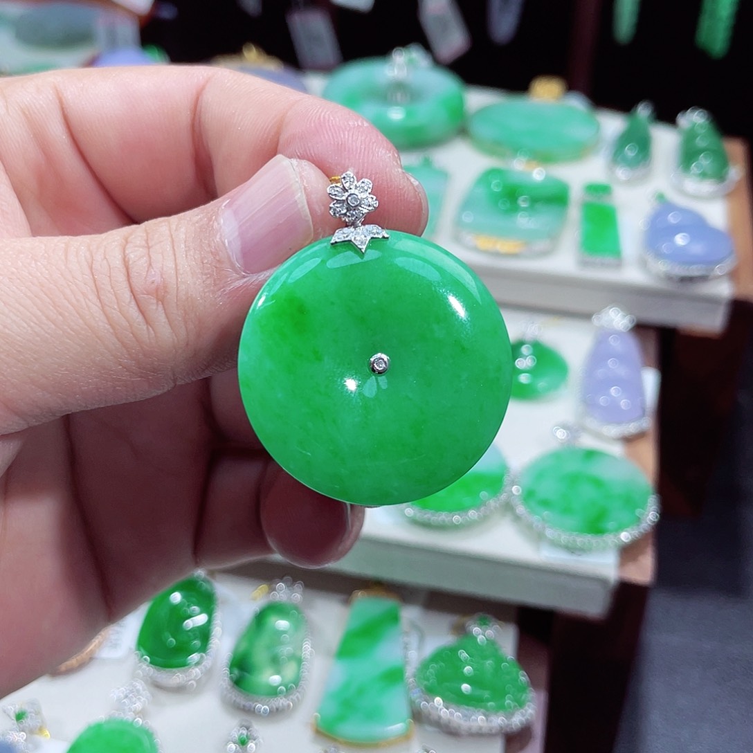 翡翠吊坠(不含链)18K金镶嵌