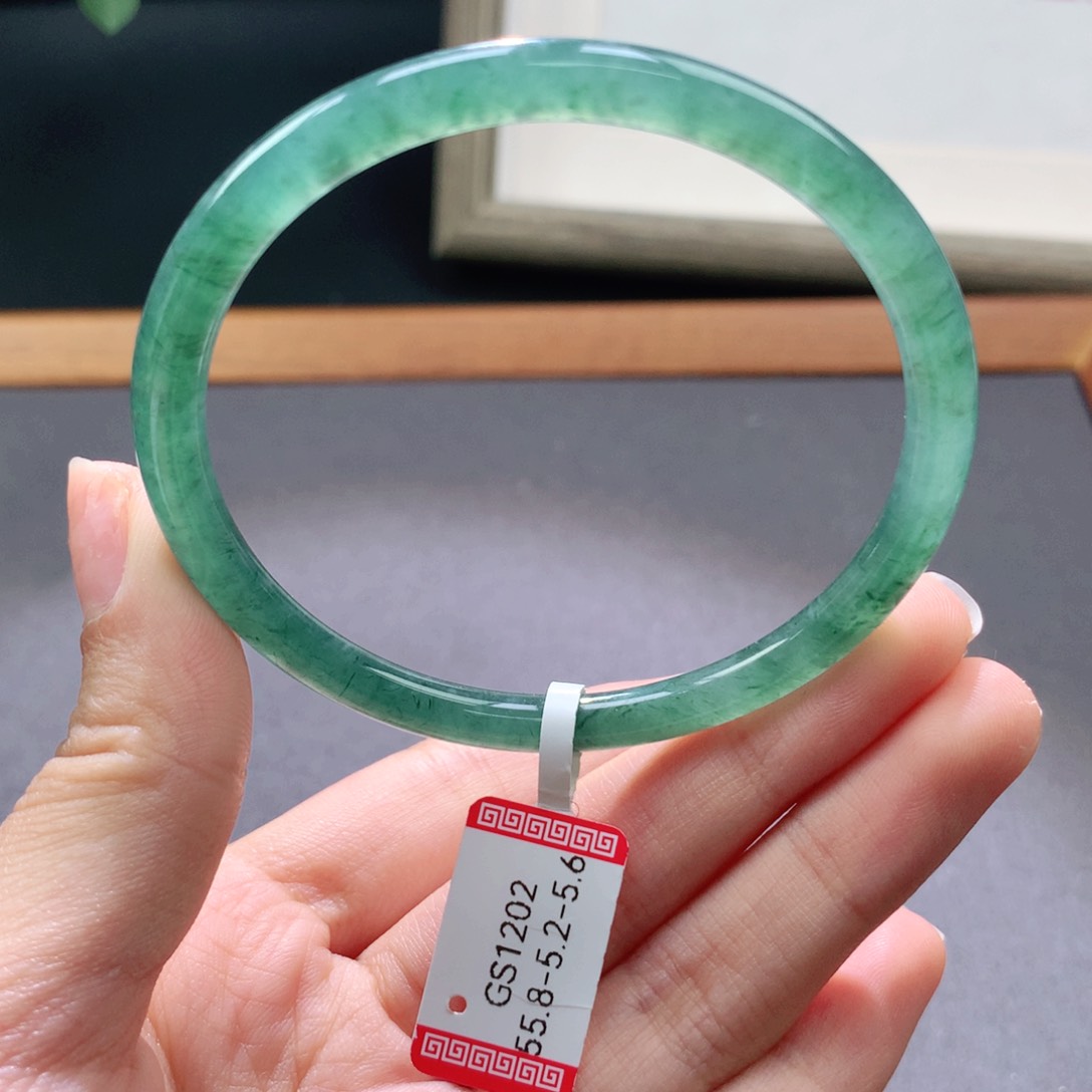 翡翠手镯未镶嵌天然翡翠手镯