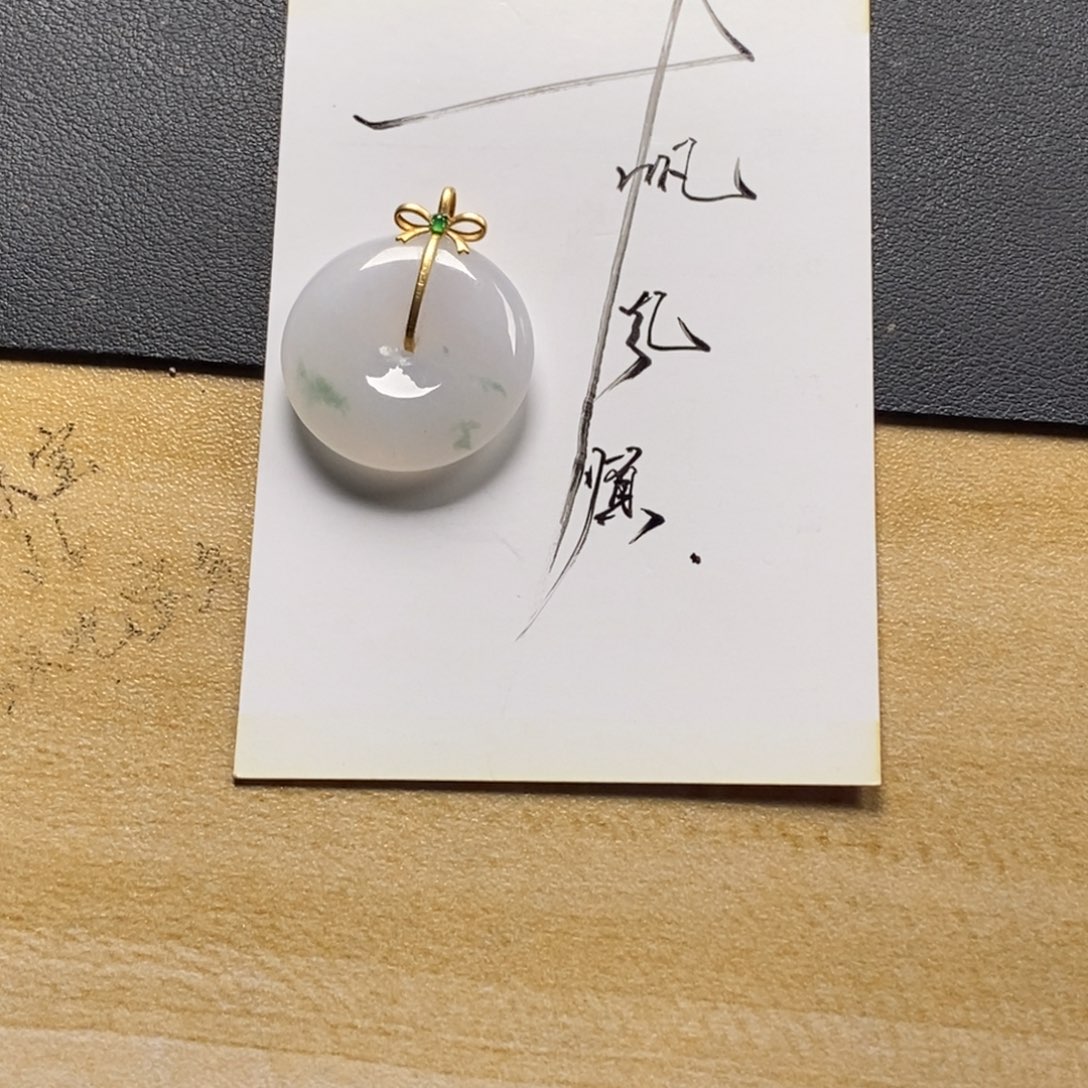 小****翡翠18K金镶嵌颈饰天然