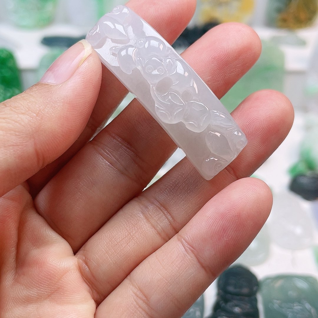 翡翠颈饰未镶嵌手牌