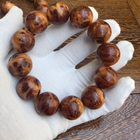 柏木（崖柏）良****！全陈化老料把件串