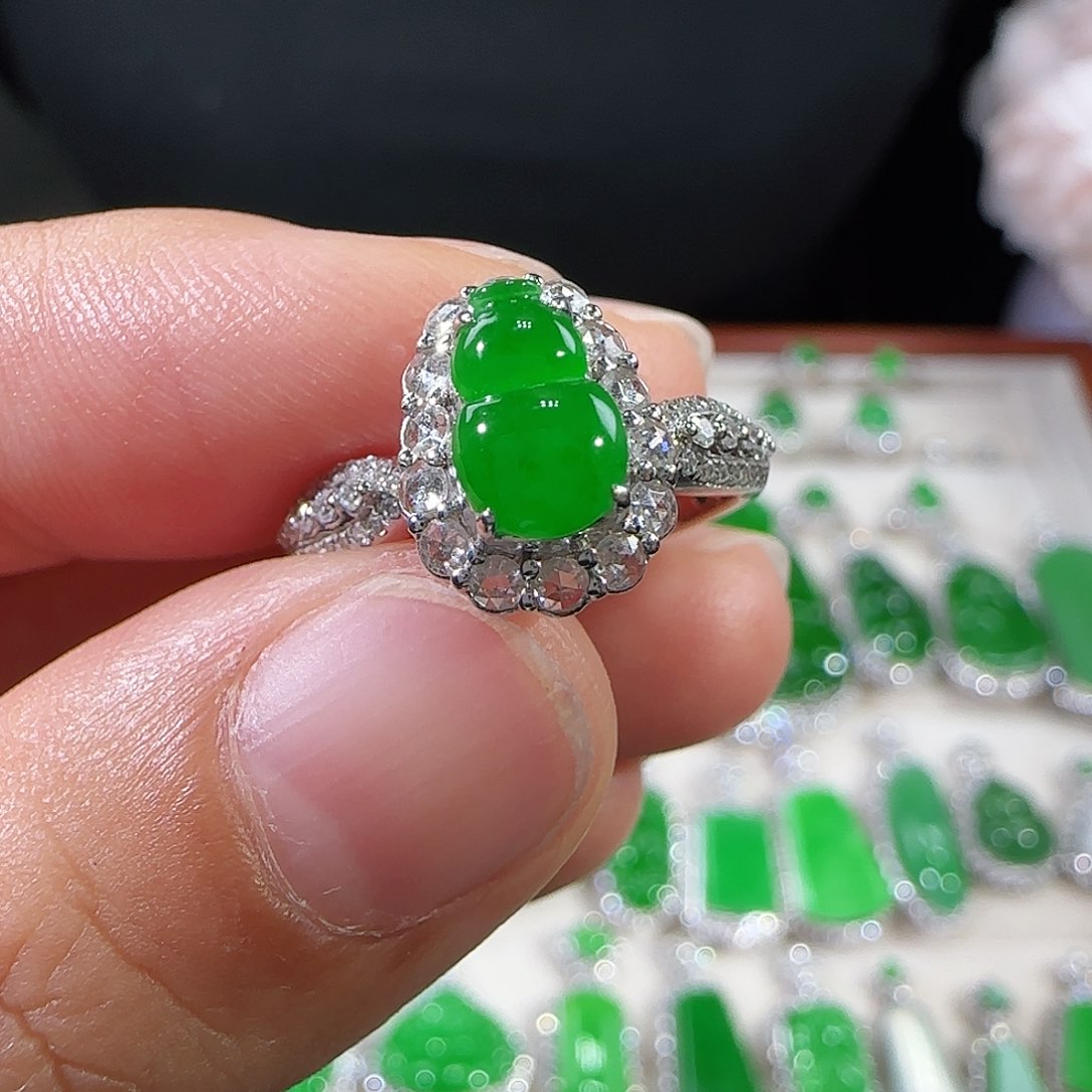 翡翠吊坠(不含链)18K金镶嵌