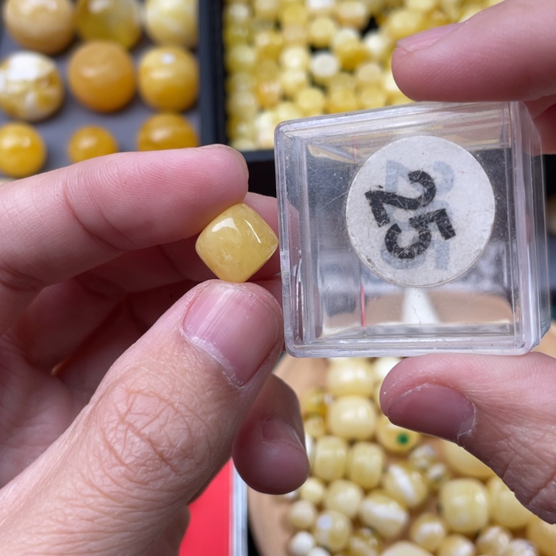 蜜蜡珠宝奇石未镶嵌