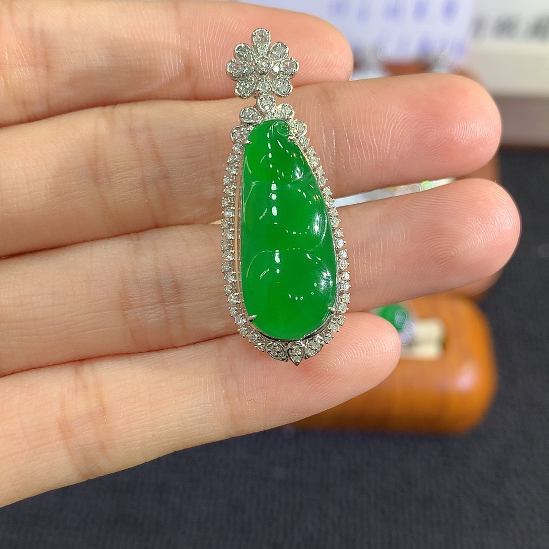 翡翠18K金镶嵌吊坠(不含链)福豆