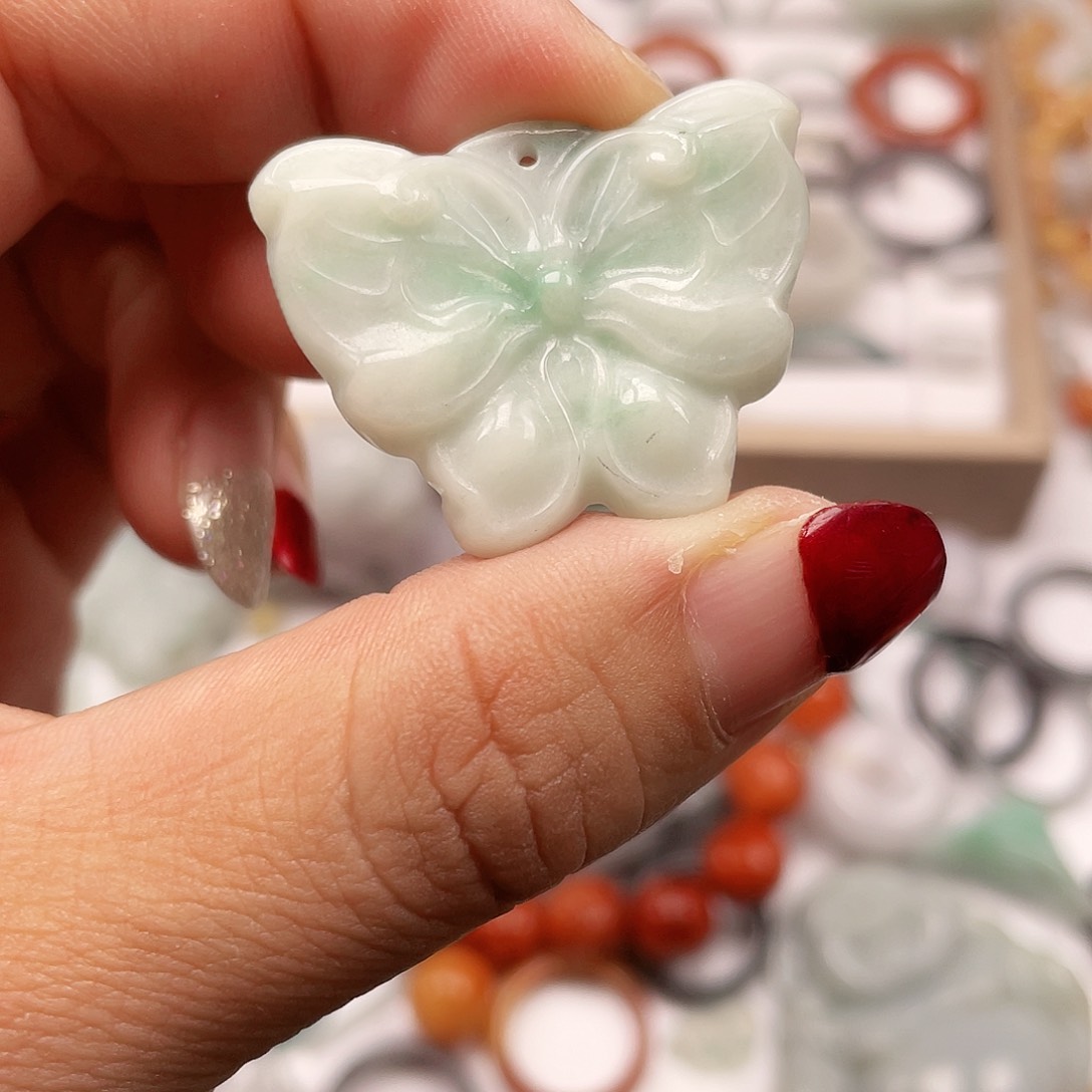 翡翠颈饰未镶嵌翡翠