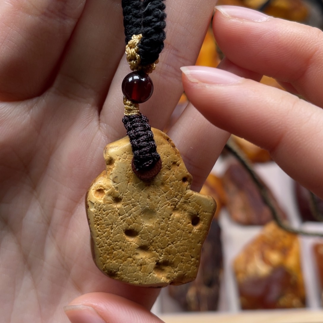 未镶嵌琥珀珠宝奇石