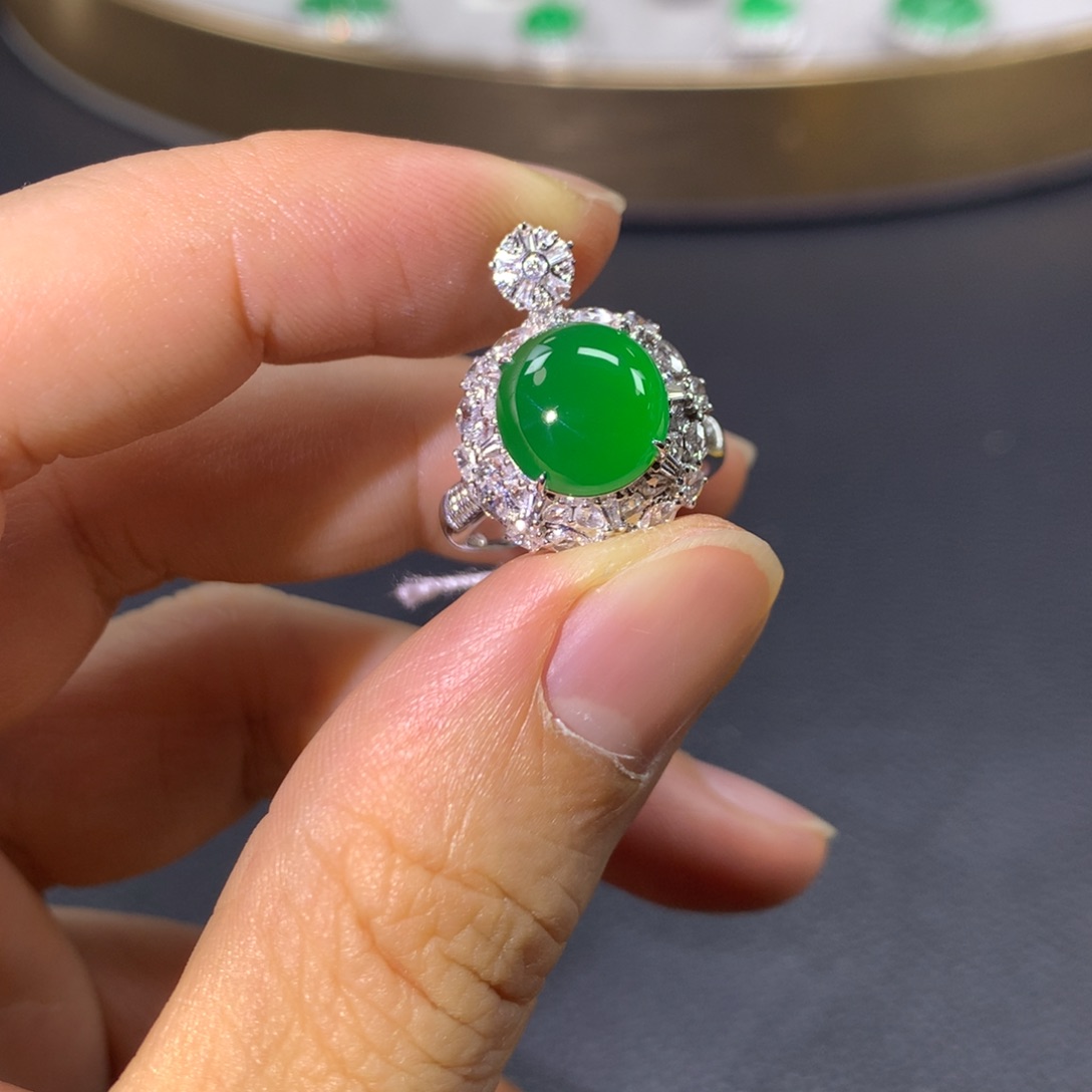 翡翠戒指18K金镶嵌翡翠