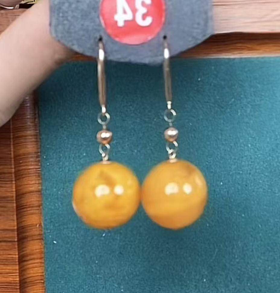 18K金镶嵌蜜蜡耳坠