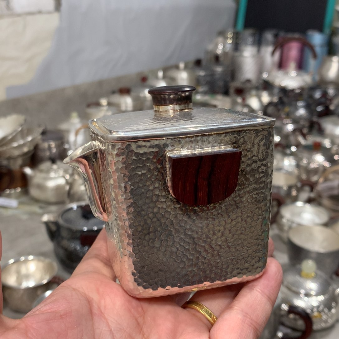 足银999锤纹方手抓200容量