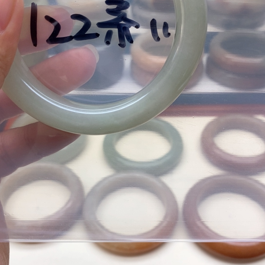 石英质玉手镯未镶嵌l***心