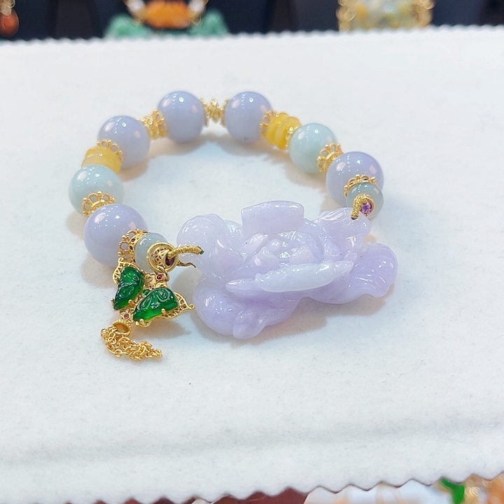 翡翠颈饰未镶嵌手串