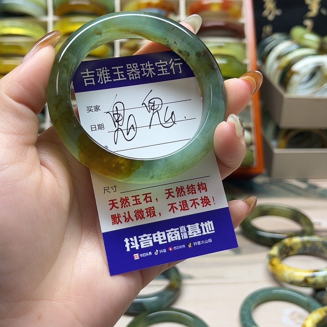 鬼***0岫玉未镶嵌手镯默认微瑕不退换