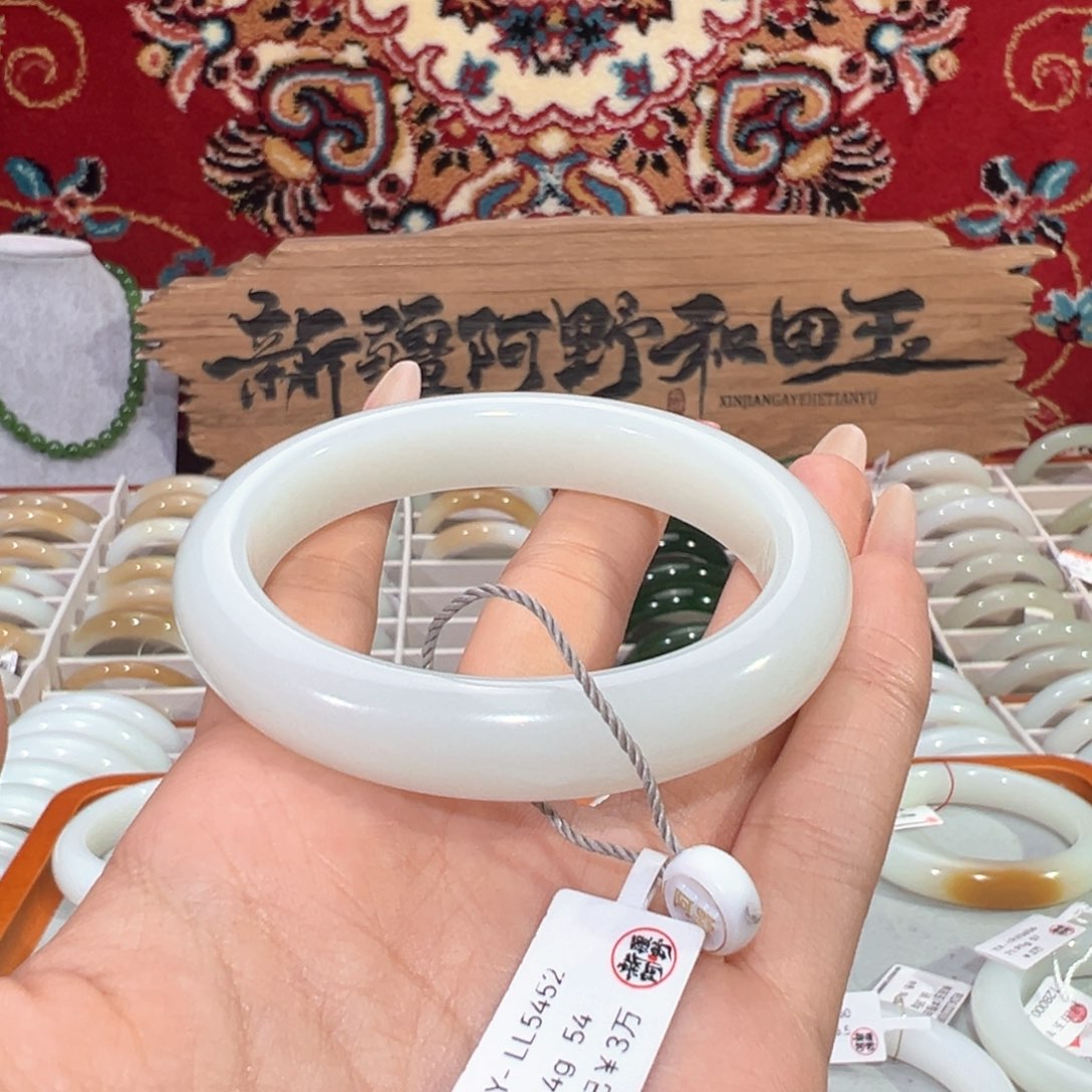 未镶嵌手镯和田玉时尚和田玉手镯 贵妇厚装油性好