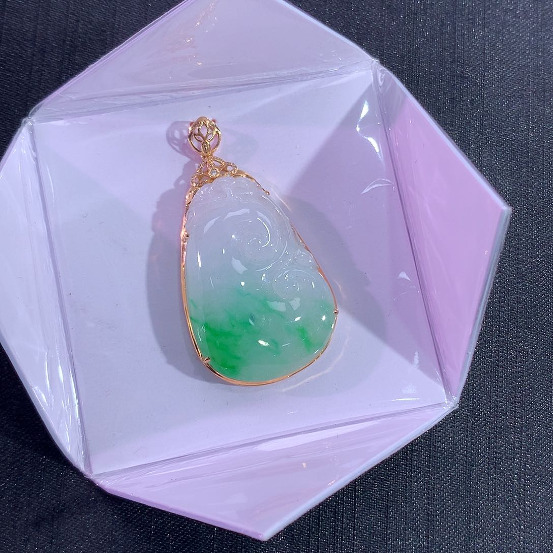 翡翠吊坠(赠链)18K金镶嵌