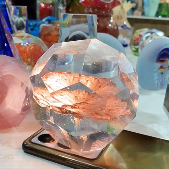 琉璃花瓶高9厘米宽8厘米