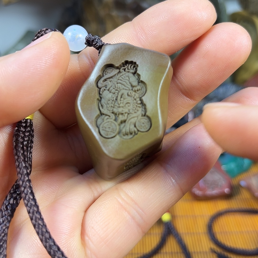 新疆戈壁石原石雕刻69
