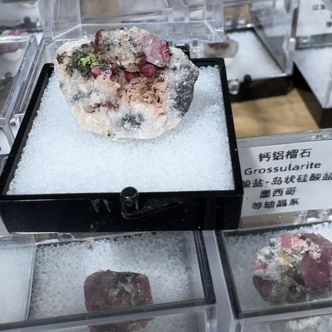 月下珠宝严选矿物
