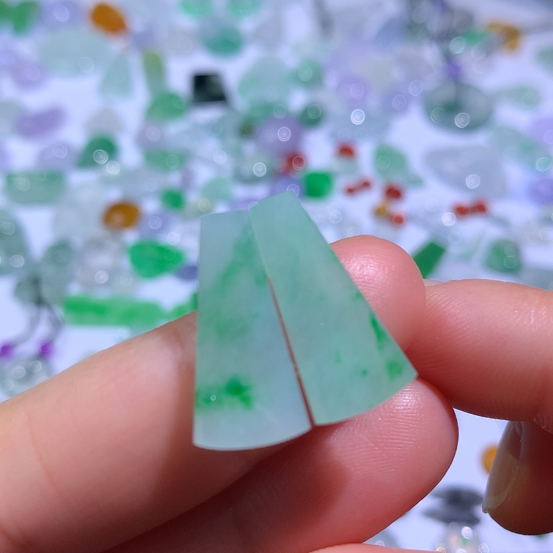 翡翠颈饰未镶嵌无事