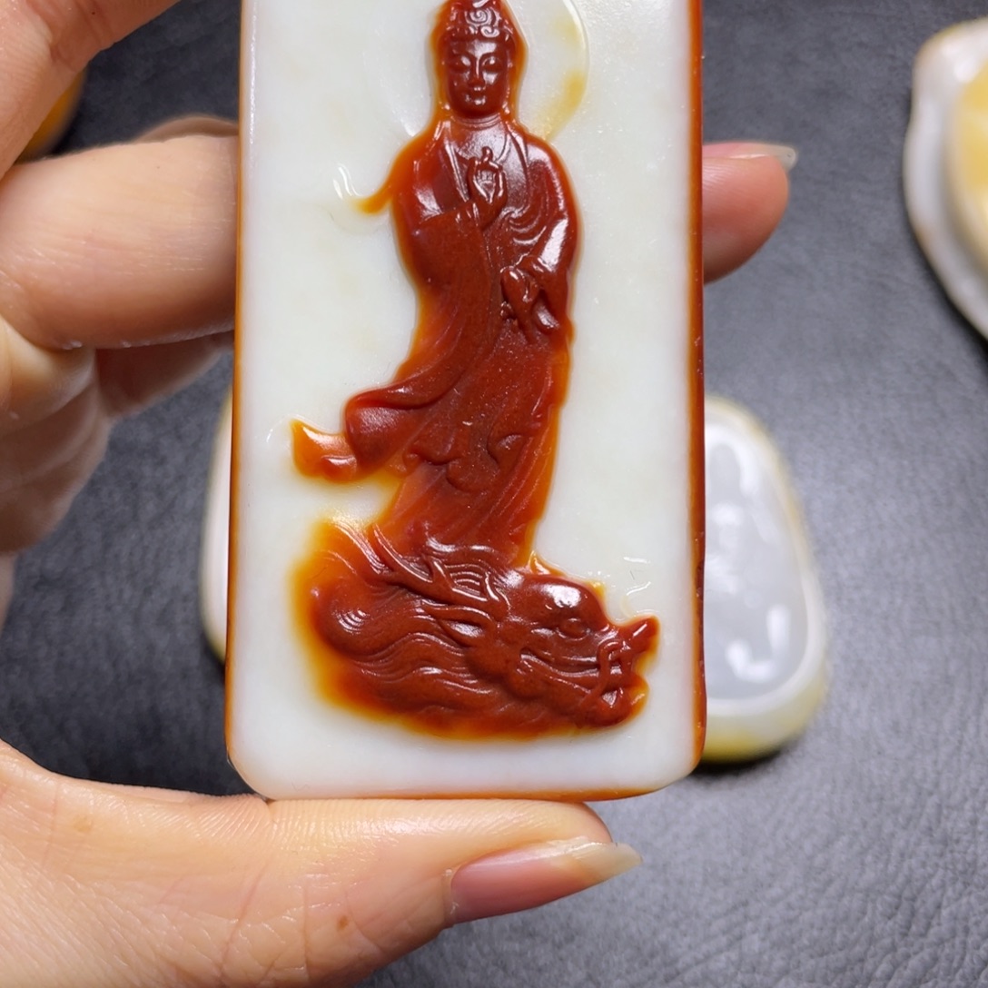 听***蝉和田玉未镶嵌颈饰