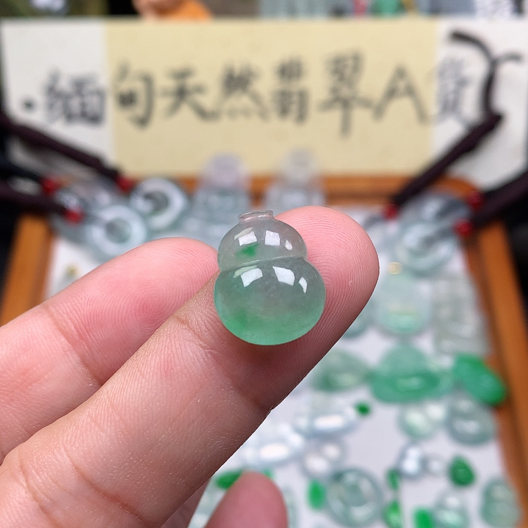 翡翠裸石缅甸天然A货翡翠阳绿葫芦