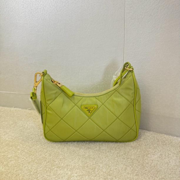 全新未使用 Prada/普拉达 re-edition尼龙菱格三合一单肩包/0000