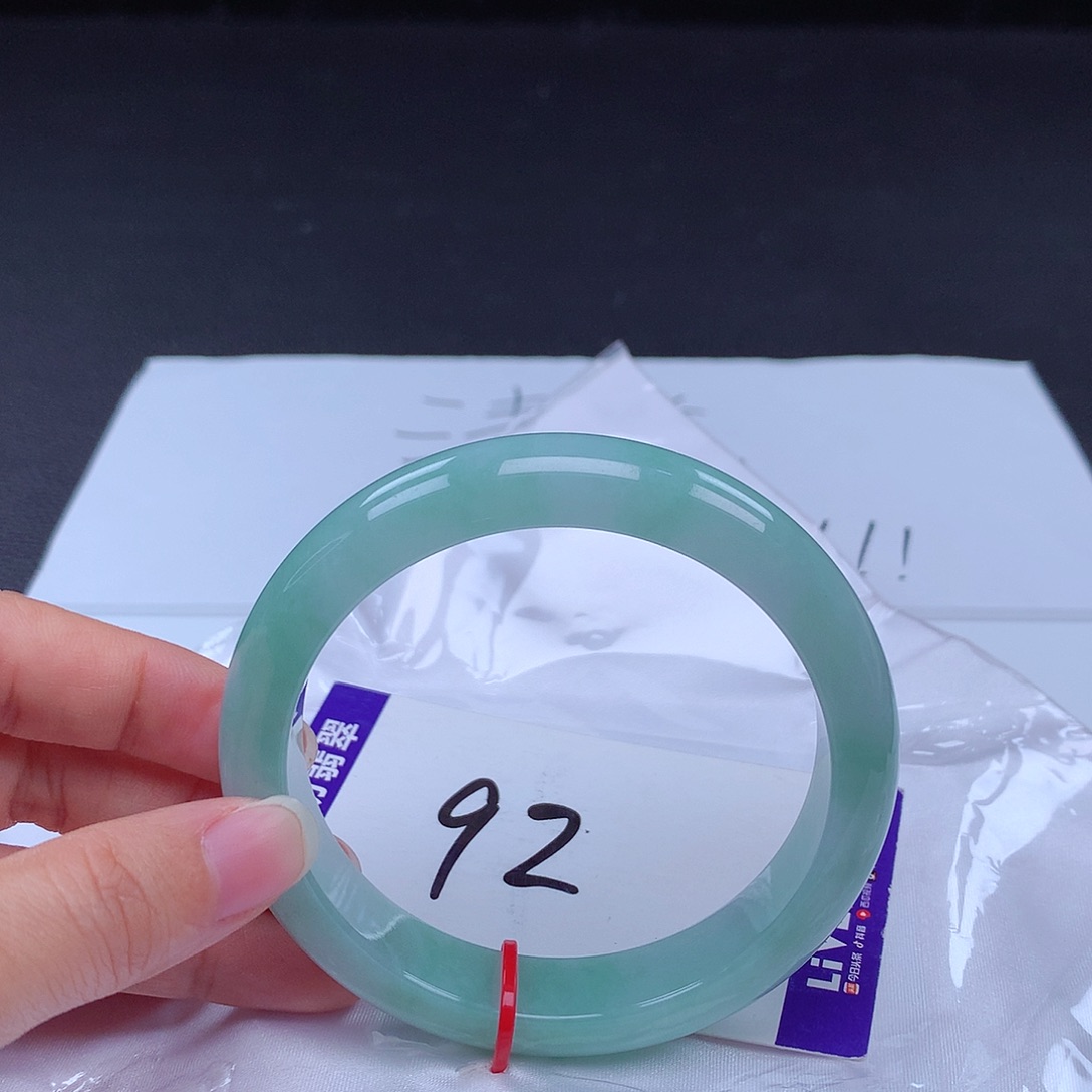 翡翠手镯未镶嵌61圈817016