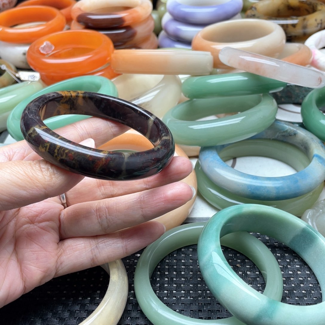 石英岩玉手镯未镶嵌