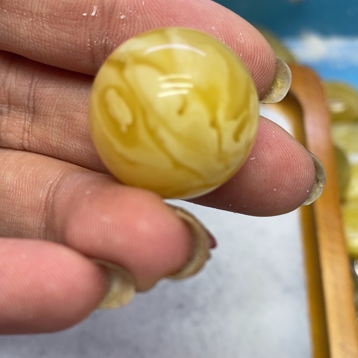 蜜蜡裸石未镶嵌圆珠