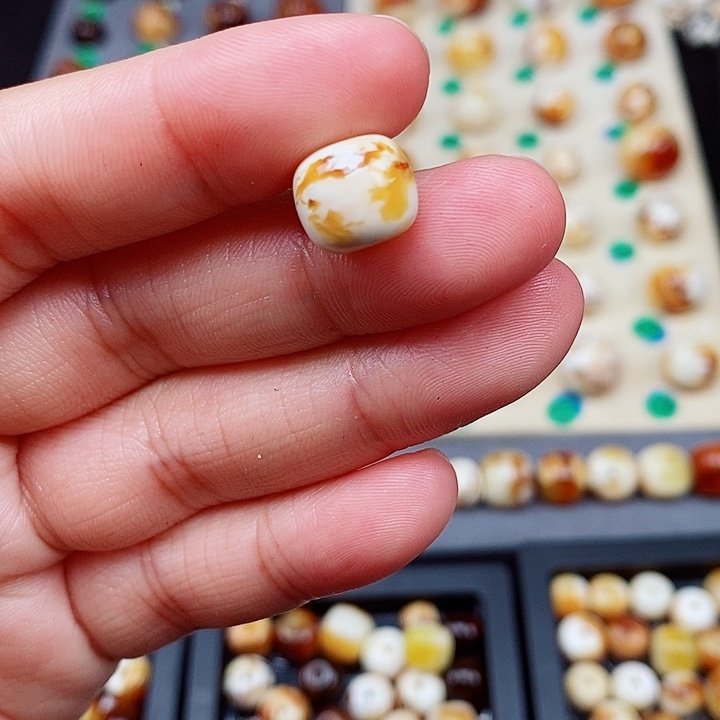 蜜蜡裸石未镶嵌Y*i蜜蜡