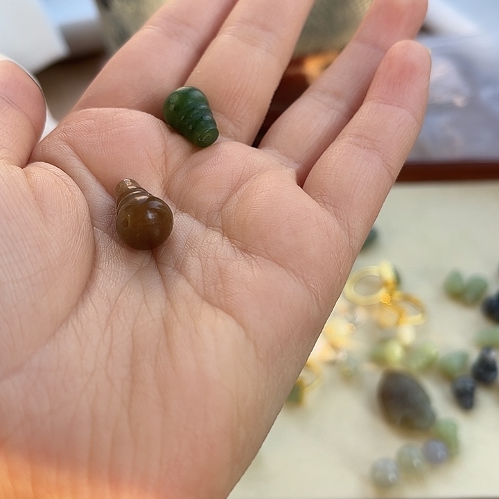 和田玉未镶嵌耳饰