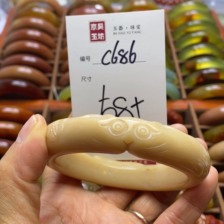 蛇纹石玉手镯未镶嵌